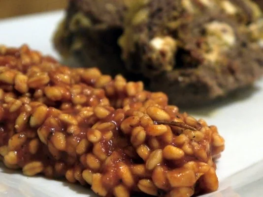 Überbackener Hackfleischstrudel mit Tomatenweizen - Rezept