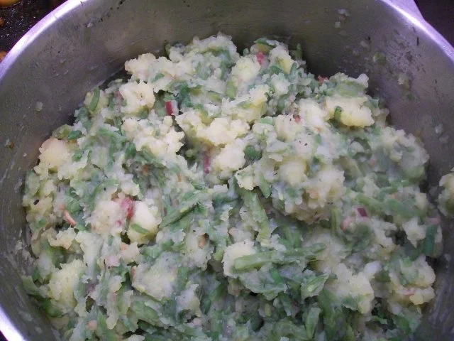 Bohnen "untereinander"/ gebratene Flönz/ Karamell-Äpfelchen /crunchy Zwiebeln - Rezept - Bild Nr. 2