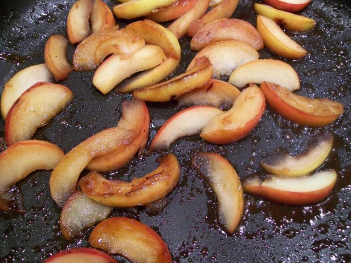 Bohnen "untereinander"/ gebratene Flönz/ Karamell-Äpfelchen /crunchy Zwiebeln - Rezept - Bild Nr. 5
