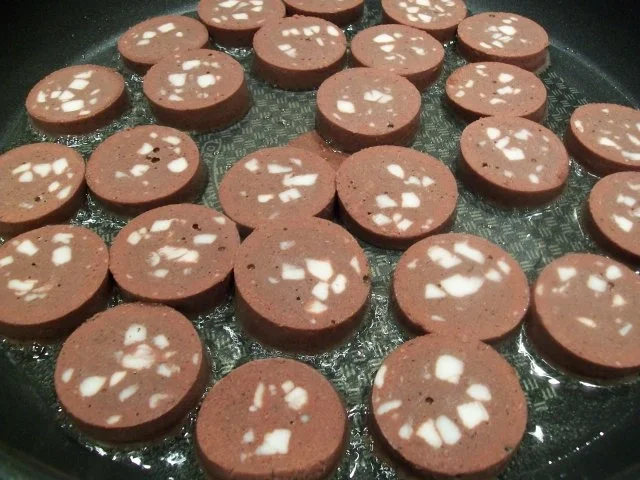 Bohnen "untereinander"/ gebratene Flönz/ Karamell-Äpfelchen /crunchy Zwiebeln - Rezept - Bild Nr. 3