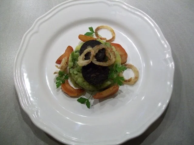 Bohnen "untereinander"/ gebratene Flönz/ Karamell-Äpfelchen /crunchy Zwiebeln - Rezept - Bild Nr. 8