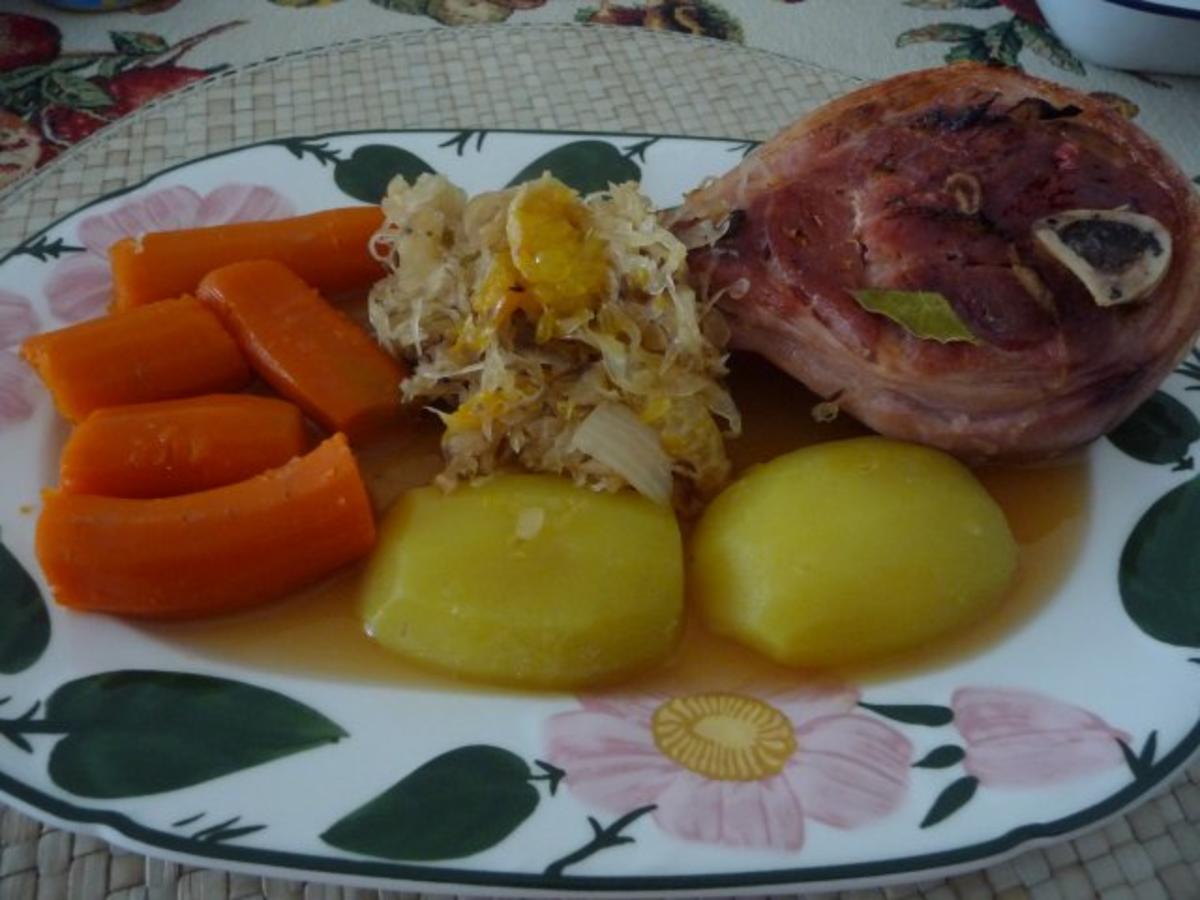 Bilder für Schwein : Minieisbein auf Mandarinen-Sauerkraut - Rezept