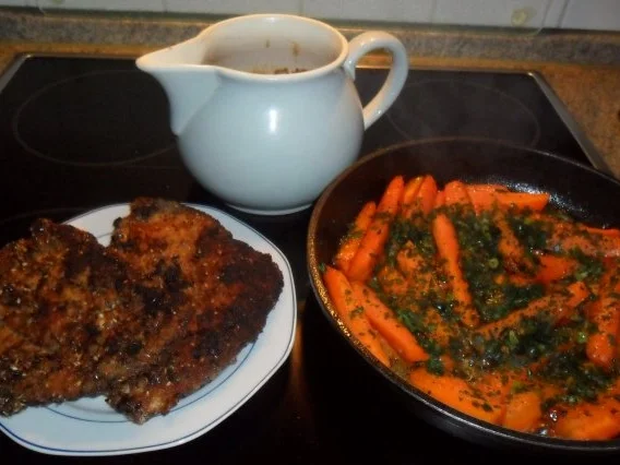 sesam-kalbschnitzel mit möhrchen - Rezept