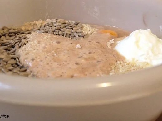 Joghurt-Vollkornbrot mit Sesam und Sonnenblumenkernen - Rezept - Bild Nr. 4