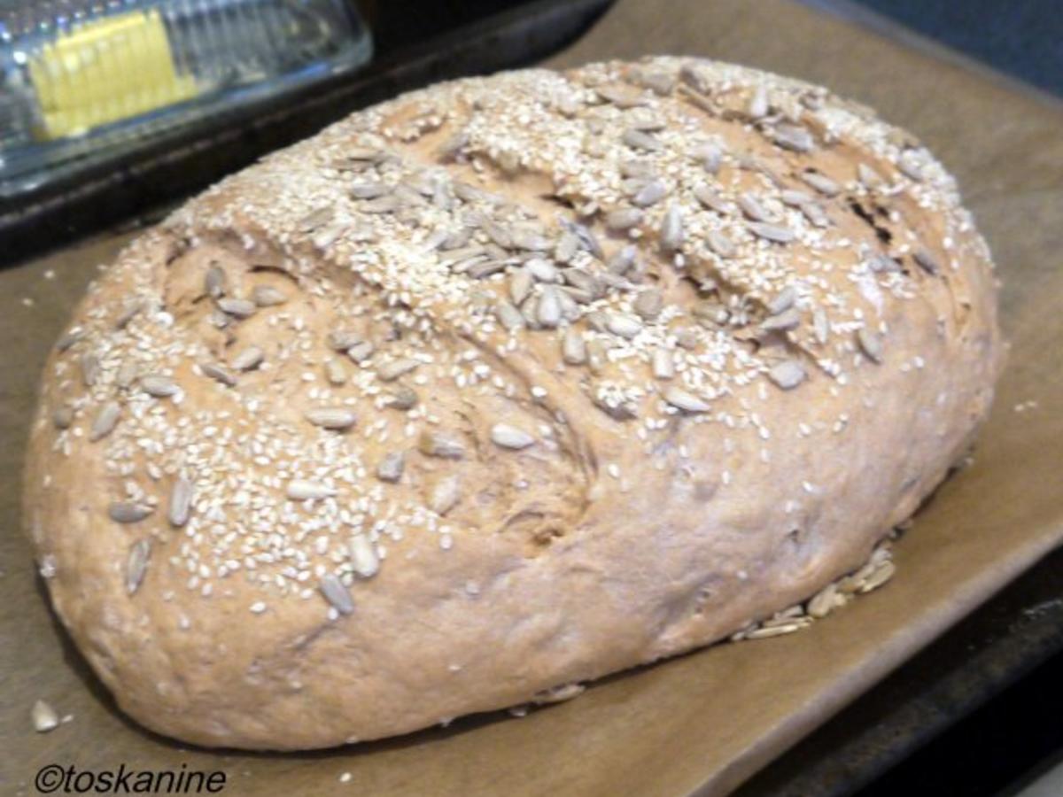 Joghurt-Vollkornbrot mit Sesam und Sonnenblumenkernen - Rezept - kochbar.de