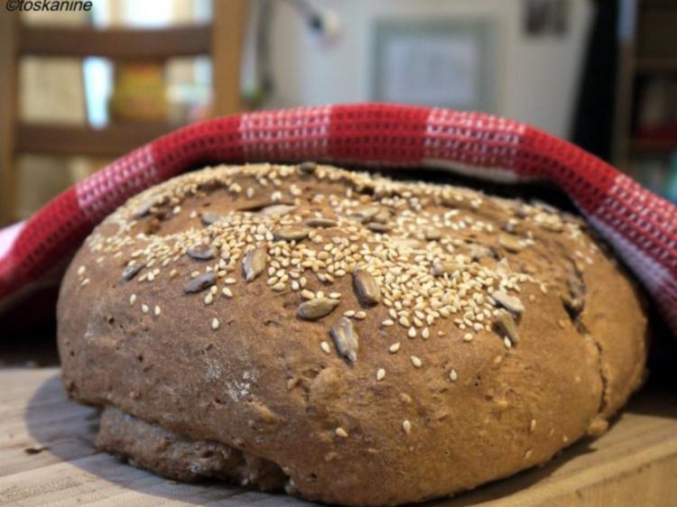 Joghurt-Vollkornbrot mit Sesam und Sonnenblumenkernen - Rezept - kochbar.de