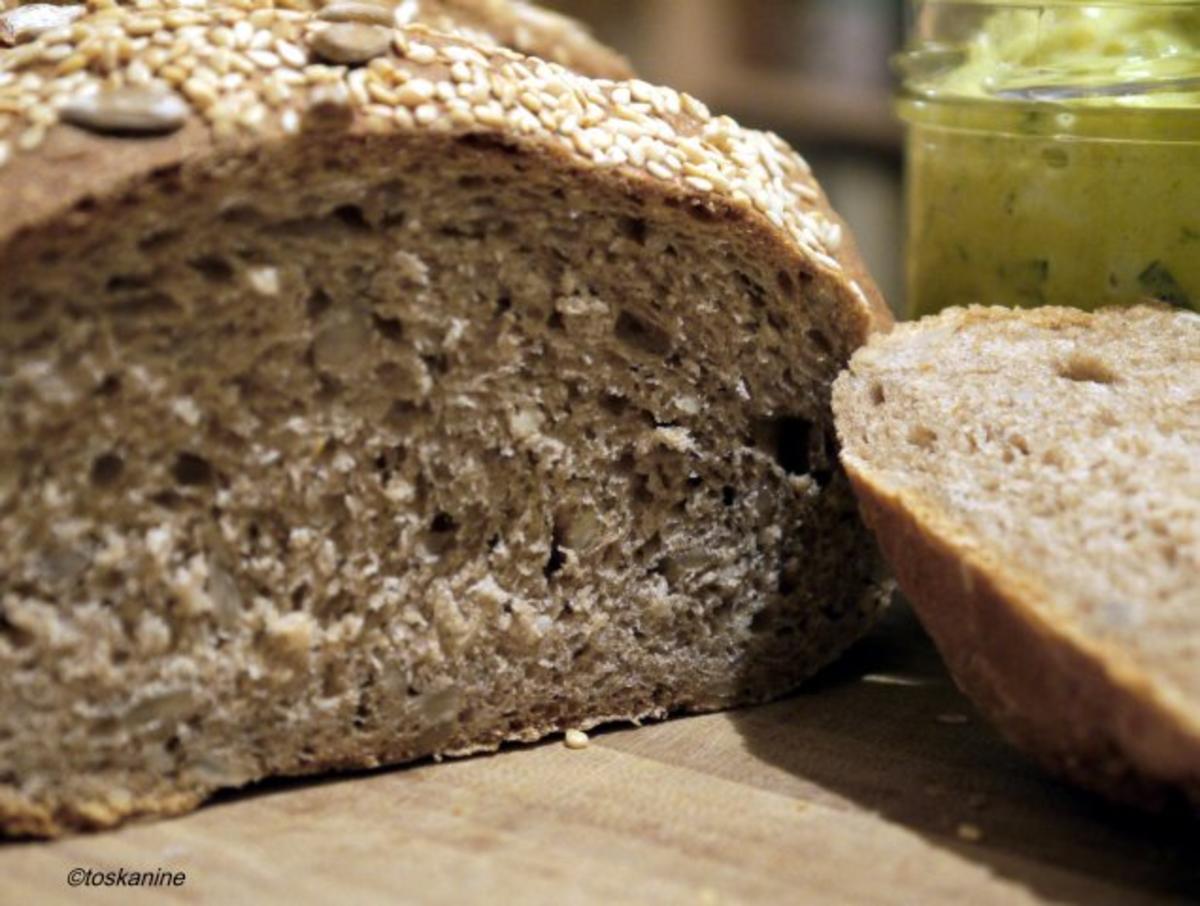 Joghurt-Vollkornbrot mit Sesam und Sonnenblumenkernen - Rezept