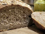 Joghurt-Vollkornbrot mit Sesam und Sonnenblumenkernen - Rezept