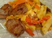 Lammrücken mit gebratenem Gemüse und Nudeln - Rezept