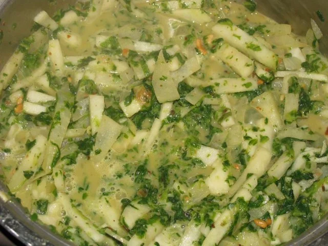 Rezept: Gemüse: Spinat-Kohlrabi-Curry mit Erdnußcreme Bild Nr. 2 Gemüse: Spinat-Kohlrabi-Curry mit Erdnußcreme - Rezept - Bild Nr. 2