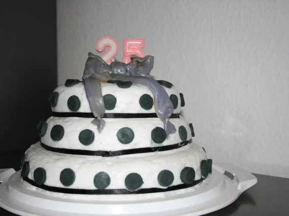 Rezept: 3 stöckige Schokoladen-Hochzeitstorte 3 stöckige Schokoladen-Hochzeitstorte - Rezept