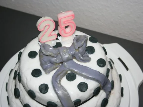 Rezept: 3 stöckige Schokoladen-Hochzeitstorte Bild Nr. 5 3 stöckige Schokoladen-Hochzeitstorte - Rezept - Bild Nr. 5