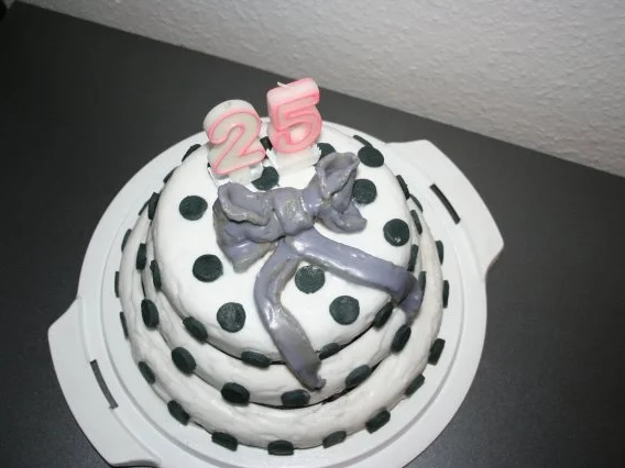 Rezept: 3 stöckige Schokoladen-Hochzeitstorte Bild Nr. 6 3 stöckige Schokoladen-Hochzeitstorte - Rezept - Bild Nr. 6