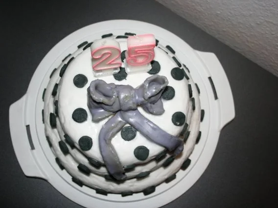 Rezept: 3 stöckige Schokoladen-Hochzeitstorte Bild Nr. 7 3 stöckige Schokoladen-Hochzeitstorte - Rezept - Bild Nr. 7