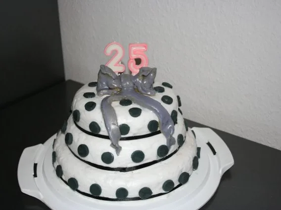 Rezept: 3 stöckige Schokoladen-Hochzeitstorte Bild Nr. 8 3 stöckige Schokoladen-Hochzeitstorte - Rezept - Bild Nr. 8