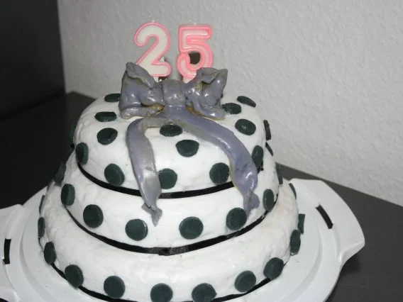 Rezept: 3 stöckige Schokoladen-Hochzeitstorte Bild Nr. 2 3 stöckige Schokoladen-Hochzeitstorte - Rezept - Bild Nr. 2