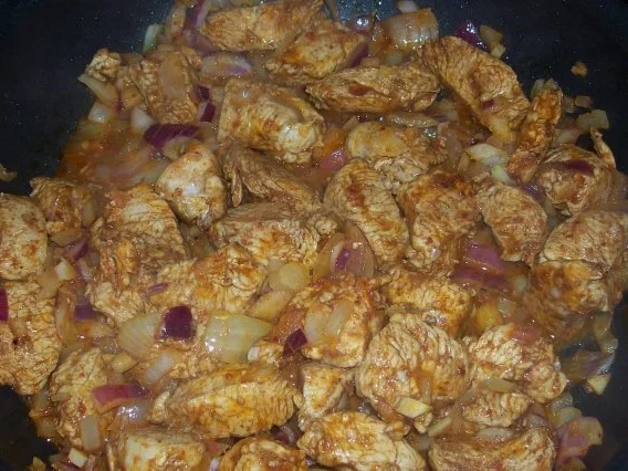 Rezept: Orientalische Putenfiletpfanne mit Feta und Ajvar Bild Nr. 5 Orientalische Putenfiletpfanne mit Feta und Ajvar - Rezept - Bild Nr. 5