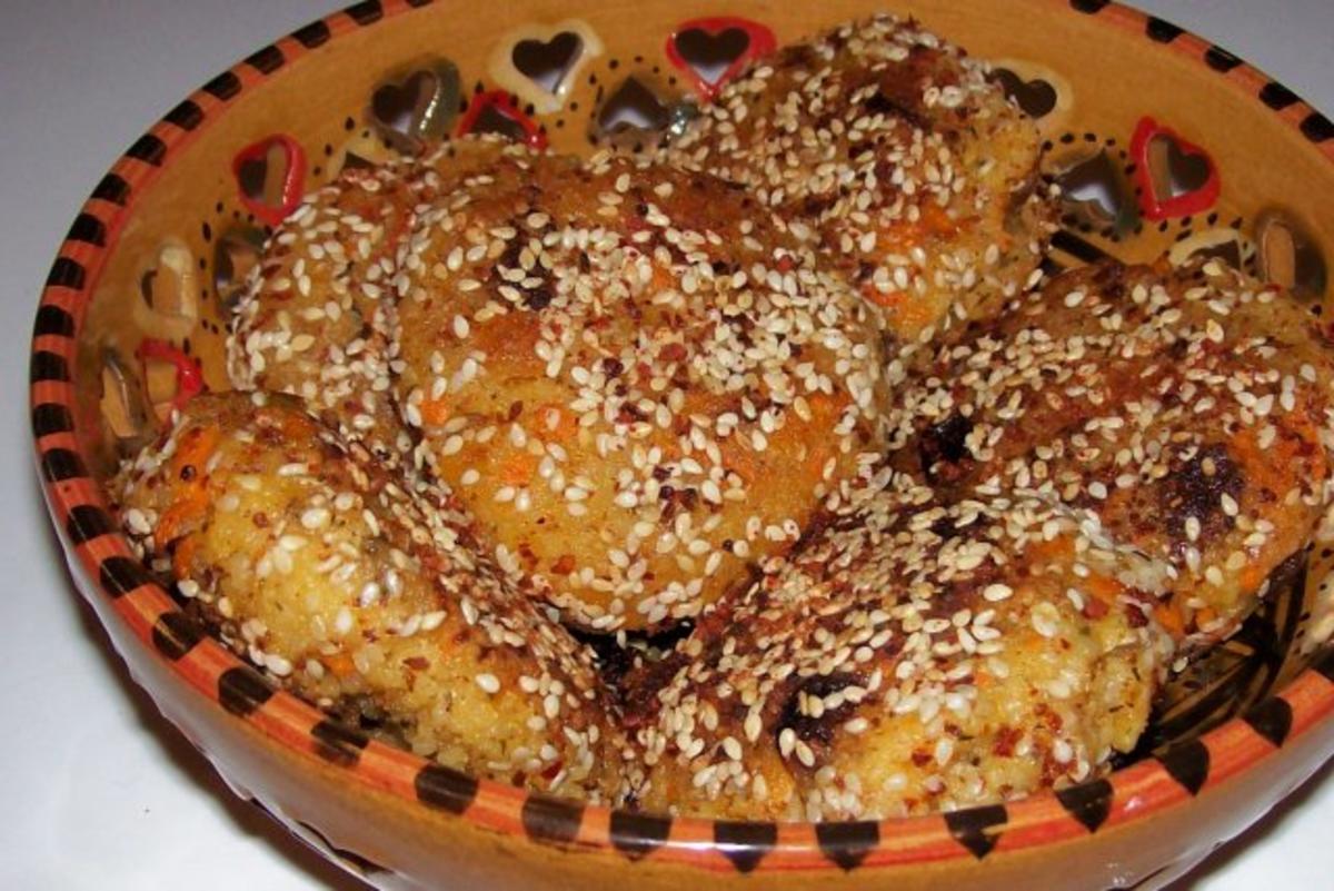 Beilagen: Couscousplätzchen mit Aprikosen und Sultaninen - Rezept