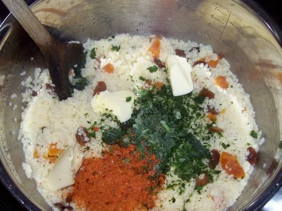 Beilagen: Couscousplätzchen mit Aprikosen und Sultaninen - Rezept - Bild Nr. 3