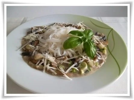 Rezept: Reis-Bandnudeln mit Champignons-Rahmsauce und Grana Padano Bild Nr. 14 Reis-Bandnudeln mit Champignons-Rahmsauce und Grana Padano - Rezept - Bild Nr. 14