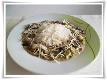 Rezept: Reis-Bandnudeln mit Champignons-Rahmsauce und Grana Padano Bild Nr. 13 Reis-Bandnudeln mit Champignons-Rahmsauce und Grana Padano - Rezept - Bild Nr. 13