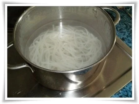 Rezept: Reis-Bandnudeln mit Champignons-Rahmsauce und Grana Padano Bild Nr. 11 Reis-Bandnudeln mit Champignons-Rahmsauce und Grana Padano - Rezept - Bild Nr. 11