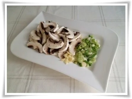 Rezept: Reis-Bandnudeln mit Champignons-Rahmsauce und Grana Padano Bild Nr. 3 Reis-Bandnudeln mit Champignons-Rahmsauce und Grana Padano - Rezept - Bild Nr. 3