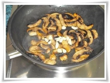 Rezept: Reis-Bandnudeln mit Champignons-Rahmsauce und Grana Padano Bild Nr. 5 Reis-Bandnudeln mit Champignons-Rahmsauce und Grana Padano - Rezept - Bild Nr. 5