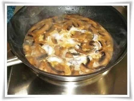 Rezept: Reis-Bandnudeln mit Champignons-Rahmsauce und Grana Padano Bild Nr. 7 Reis-Bandnudeln mit Champignons-Rahmsauce und Grana Padano - Rezept - Bild Nr. 7