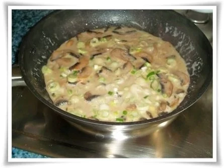 Rezept: Reis-Bandnudeln mit Champignons-Rahmsauce und Grana Padano Bild Nr. 10 Reis-Bandnudeln mit Champignons-Rahmsauce und Grana Padano - Rezept - Bild Nr. 10