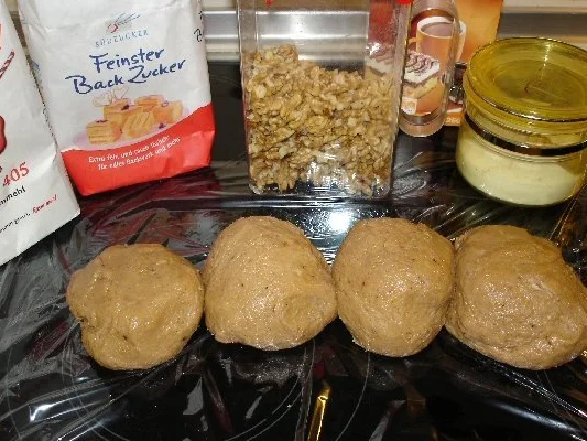 Rezept: Kaffeekekse gefüllt mit Marzipanbuttercreme Bild Nr. 2 Kaffeekekse gefüllt mit Marzipanbuttercreme - Rezept - Bild Nr. 2