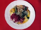 Schweinefilet mit roten Zwiebeln und Cassis, dazu Mangoldgratin mit Gorgonzola - Rezept