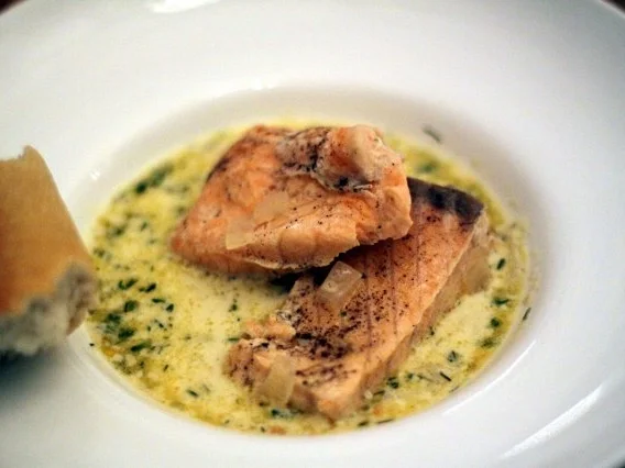 Lachsfilet in Dill-Sahne-Sauce - Rezept