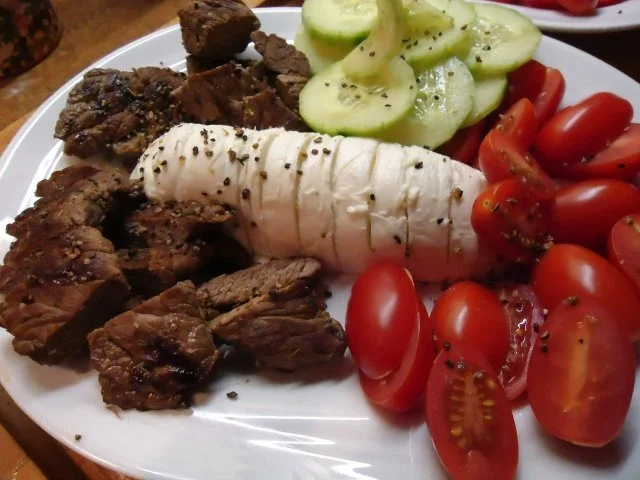 Leichter Salat aus Rinderfilet und Datteltomate an Mozzarella - Rezept - Bild Nr. 5
