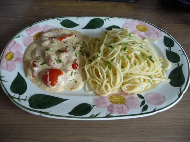 Rezept: Unter 30 Minuten : Pasta an Paprika-Chilli-Brunchsoße mit Tomaten Unter 30 Minuten : Pasta an Paprika-Chilli-Brunchsoße mit Tomaten - Rezept