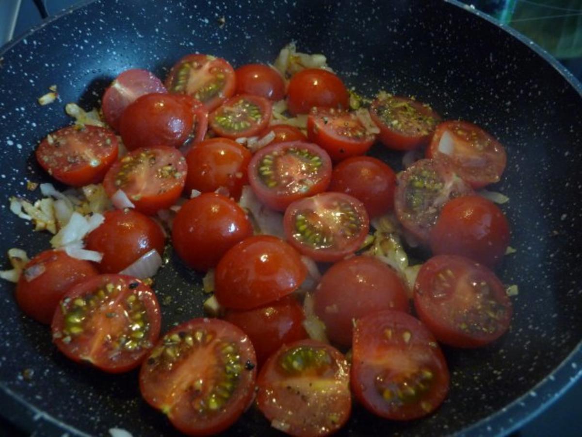 Unter 30 Minuten : Pasta an Paprika-Chilli-Brunchsoße mit Tomaten - Rezept - Bild Nr. 6