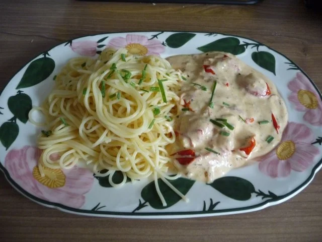 Rezept: Unter 30 Minuten : Pasta an Paprika-Chilli-Brunchsoße mit Tomaten Bild Nr. 8 Unter 30 Minuten : Pasta an Paprika-Chilli-Brunchsoße mit Tomaten - Rezept - Bild Nr. 8