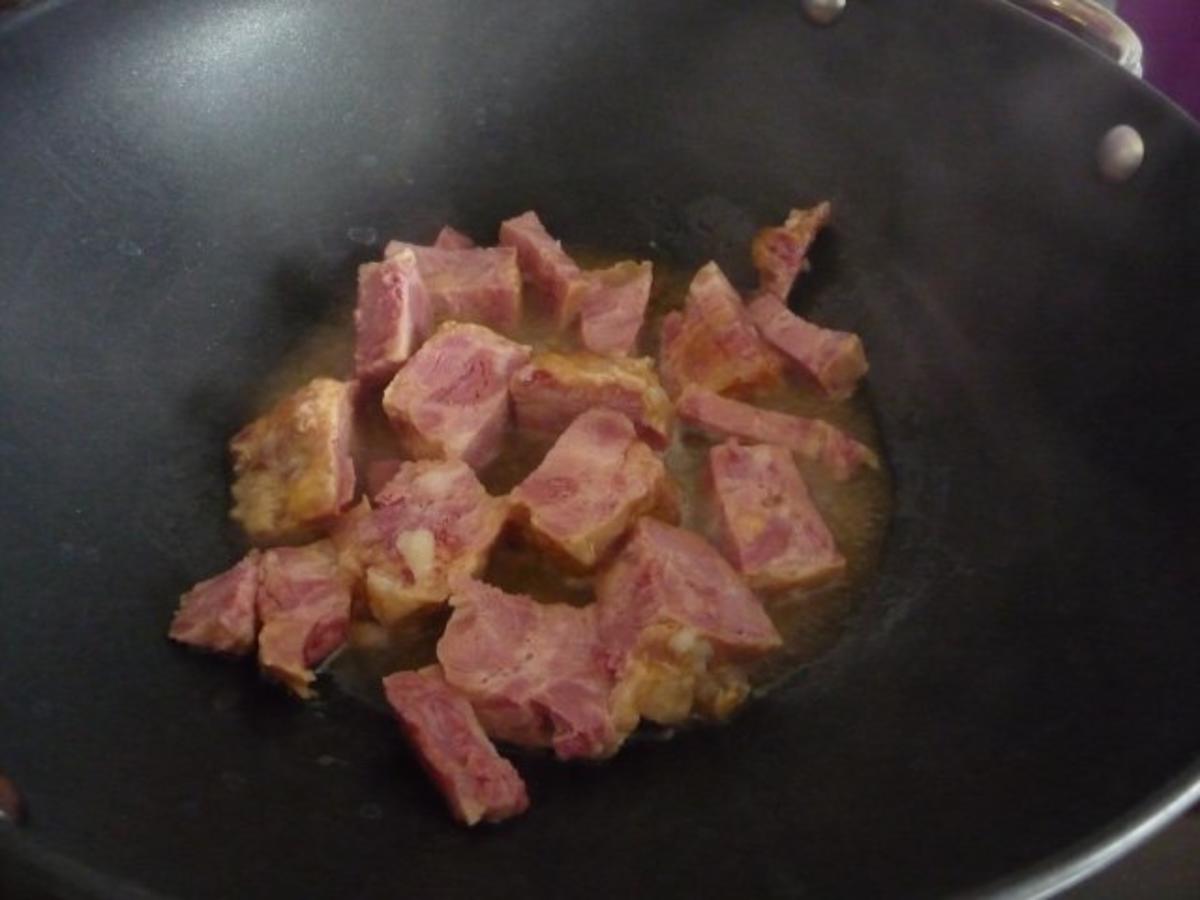 Unter 30 Minuten : Pfannenkohl mit Schweinefleisch aus dem Wok - Rezept - Bild Nr. 2