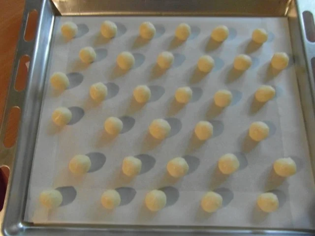 Rezept: Weihnachtsplätzchen : Schneeflöckchen zum Geniesen Bild Nr. 3 Weihnachtsplätzchen : Schneeflöckchen zum Geniesen - Rezept - Bild Nr. 3