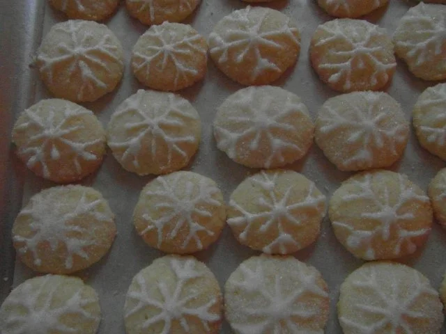 Rezept: Weihnachtsplätzchen : Schneeflöckchen zum Geniesen Bild Nr. 6 Weihnachtsplätzchen : Schneeflöckchen zum Geniesen - Rezept - Bild Nr. 6
