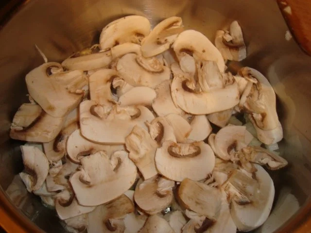 Rezept: Hähnchenfilet im Speckmantel mit Champignon-Sahnesauce Bild Nr. 3 Hähnchenfilet im Speckmantel mit Champignon-Sahnesauce - Rezept - Bild Nr. 3