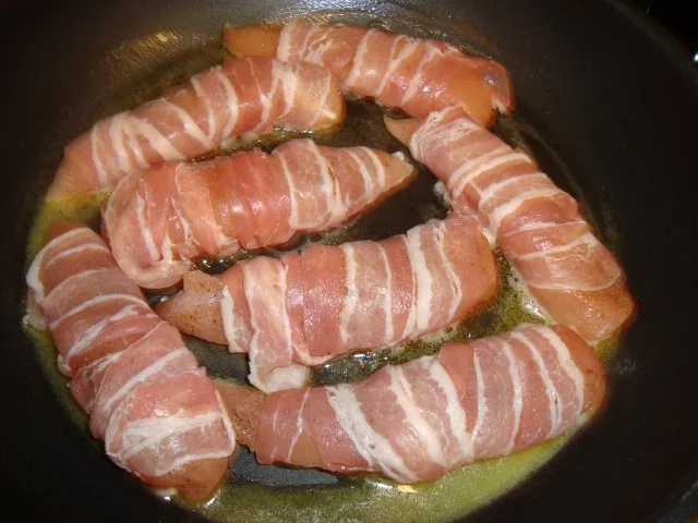 Rezept: Hähnchenfilet im Speckmantel mit Champignon-Sahnesauce Bild Nr. 7 Hähnchenfilet im Speckmantel mit Champignon-Sahnesauce - Rezept - Bild Nr. 7