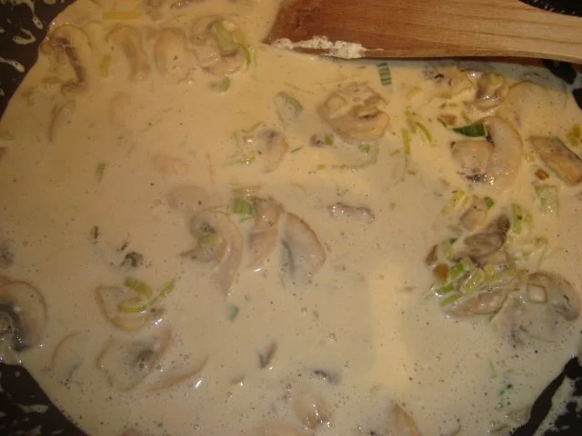 Rezept: Hähnchenfilet im Speckmantel mit Champignon-Sahnesauce Bild Nr. 10 Hähnchenfilet im Speckmantel mit Champignon-Sahnesauce - Rezept - Bild Nr. 10