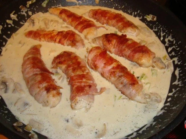 Rezept: Hähnchenfilet im Speckmantel mit Champignon-Sahnesauce Bild Nr. 11 Hähnchenfilet im Speckmantel mit Champignon-Sahnesauce - Rezept - Bild Nr. 11