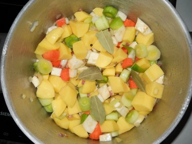 Rezept: Kartoffelsuppe Bild Nr. 7 Kartoffelsuppe - Rezept - Bild Nr. 7