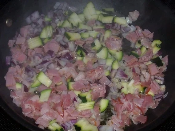 Würziger Kartoffel-Champignon-Auflauf mit Gorgonzola und Pesto-Guss - Rezept - Bild Nr. 3