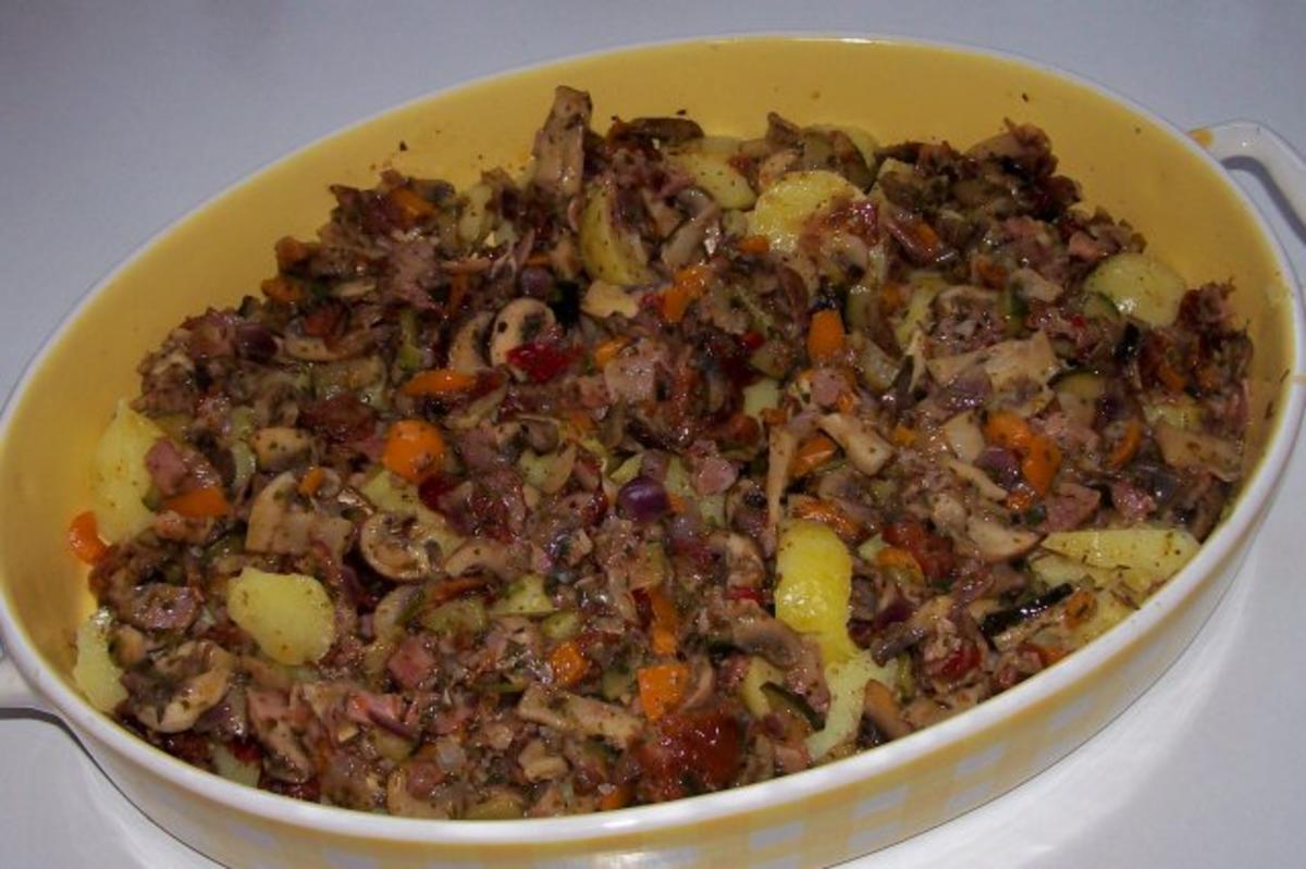 Würziger Kartoffel-Champignon-Auflauf mit Gorgonzola und Pesto-Guss - Rezept - Bild Nr. 10