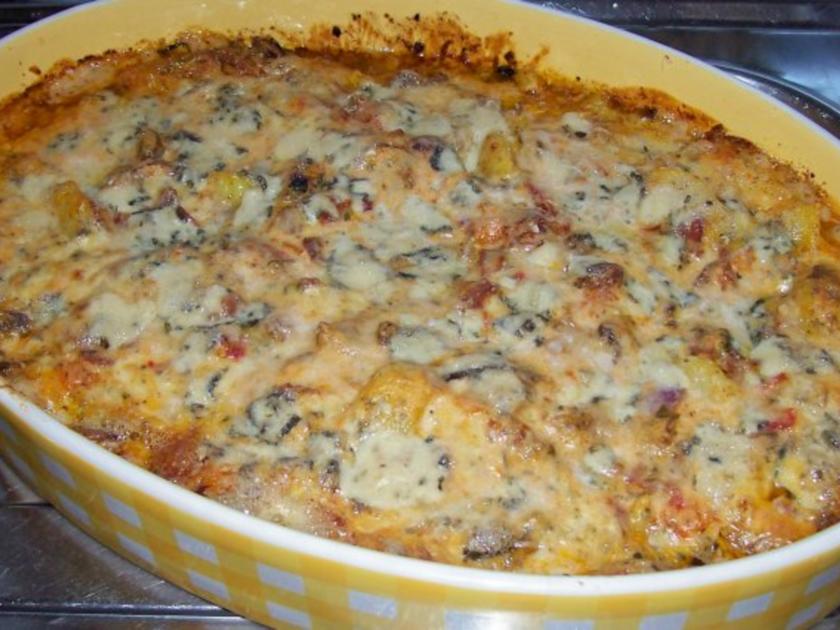 Würziger Kartoffel Champignon Auflauf mit Gorgonzola und Pesto Guss ... Würziger Kartoffel Champignon Auflauf mit Gorgonzola und Pesto Guss ...