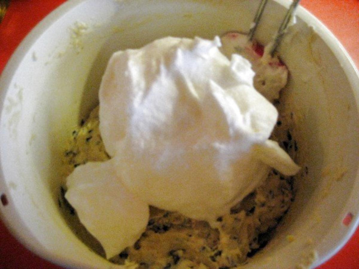 Gugelhupf mit Mandeln und Quark - Rezept - Bild Nr. 11