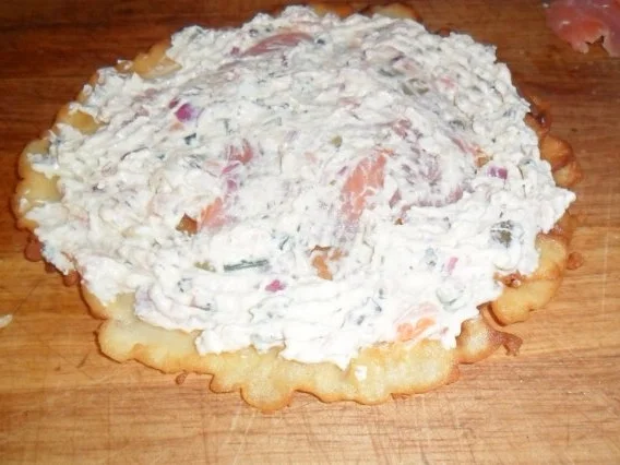 pfannenkuchenröllchen mit lachskäsecreme und rucola - Rezept - Bild Nr. 6